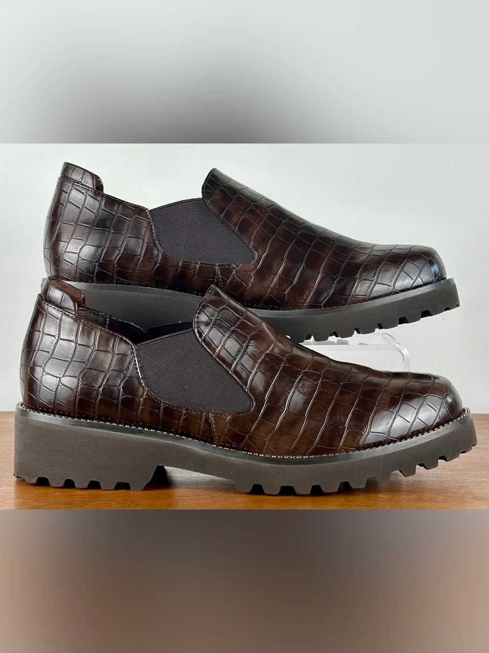 Vaneli Womens 7 Zivana Loafers Brown Leather Crocodile Texture Lug Sole NWOB New